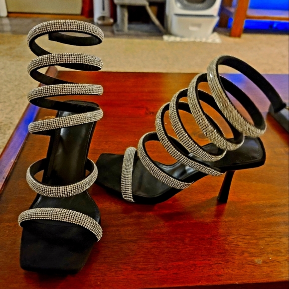 Heels - Picture 1 of 3